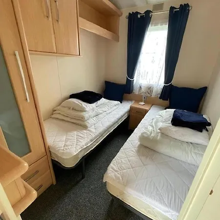 Lovely Caravan With Decking At Breydon Water In Norfolk Ref 10027Rp Belton with Browston Exterior photo