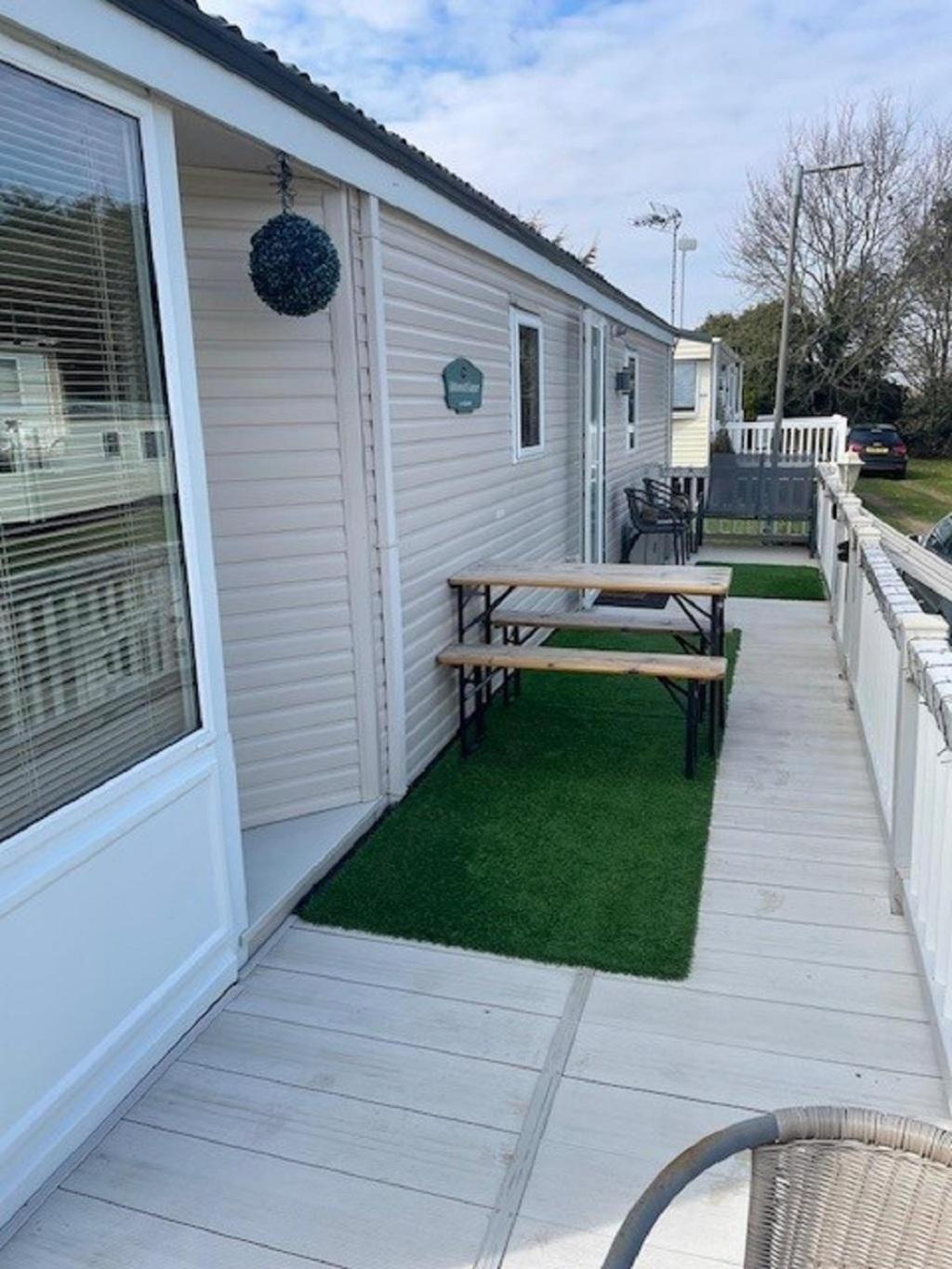 Lovely Caravan With Decking At Breydon Water In Norfolk Ref 10027rp Campsite Belton with Browston