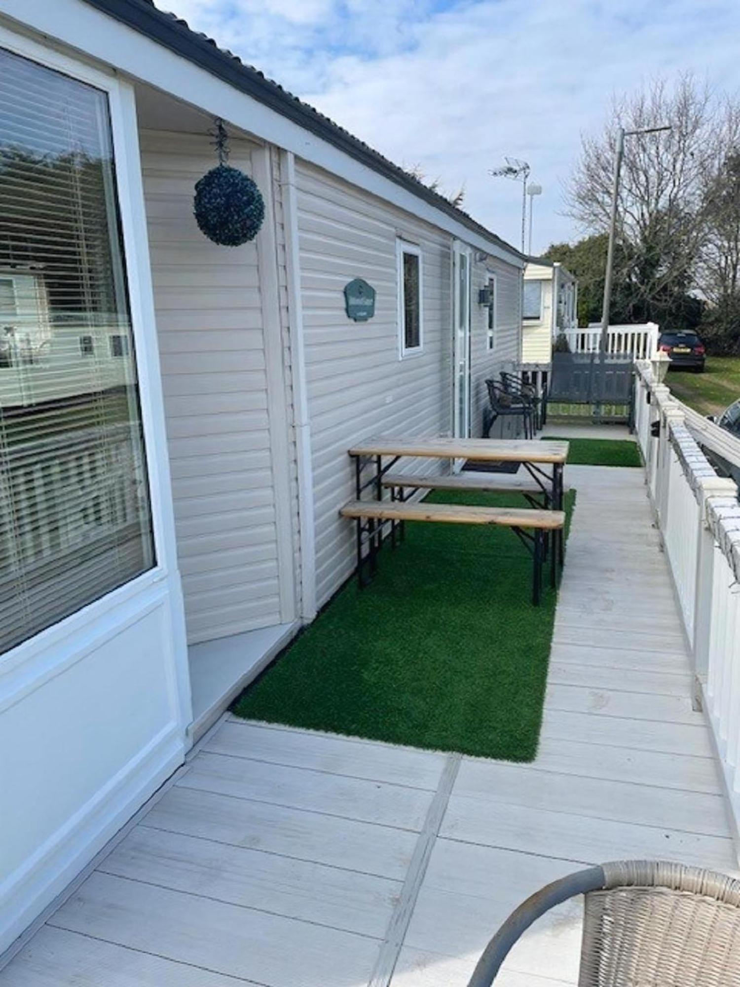 Campsite Lovely Caravan With Decking At Breydon Water In Norfolk Ref 10027rp Belton with Browston